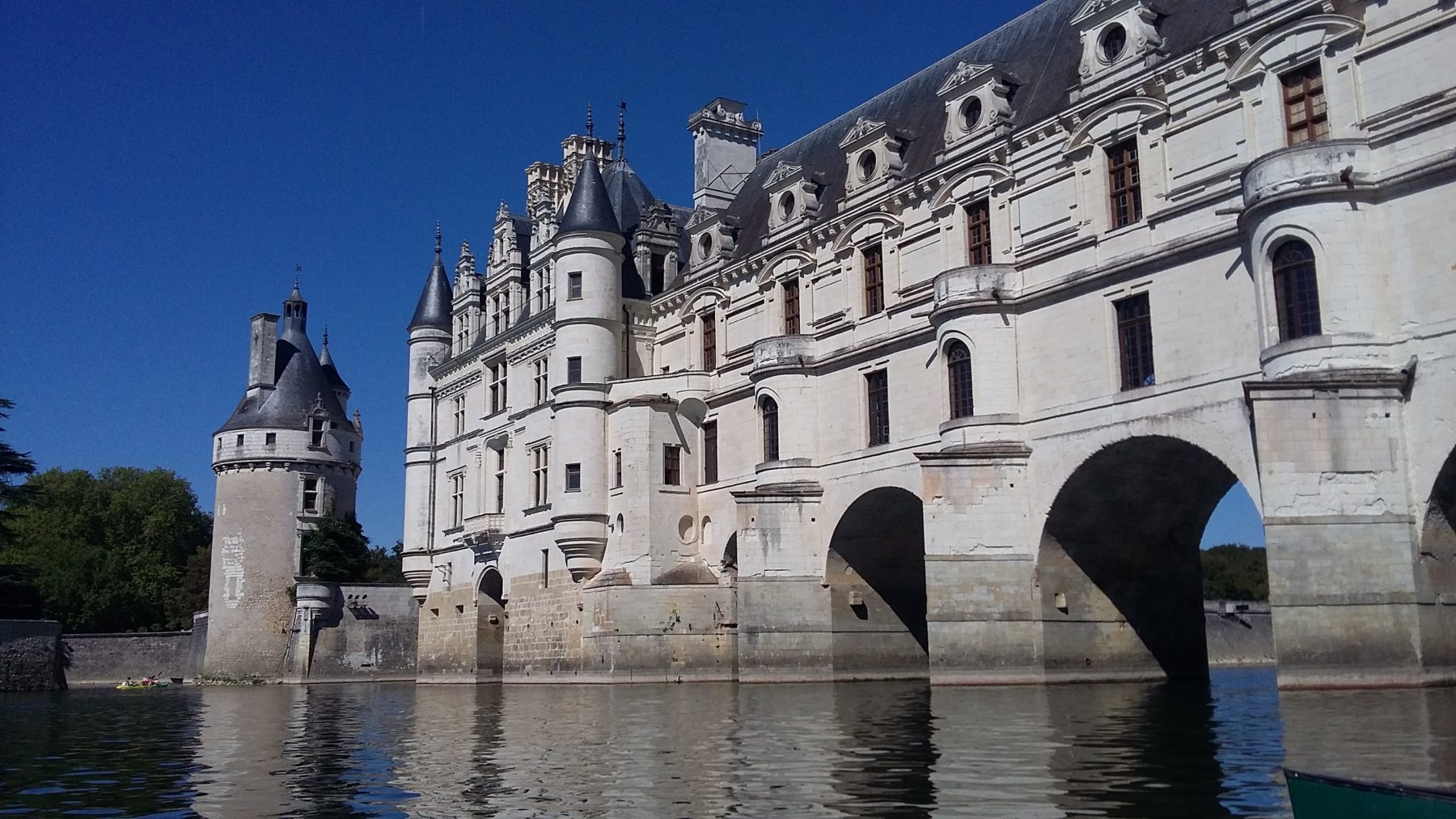 Le château de Chenonceau vu depuis le Cher